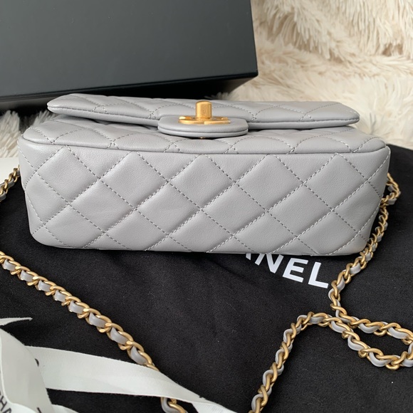 SOLDAuthentic Chanel Pearl Crush mini 21B - Picture 11 of 12
